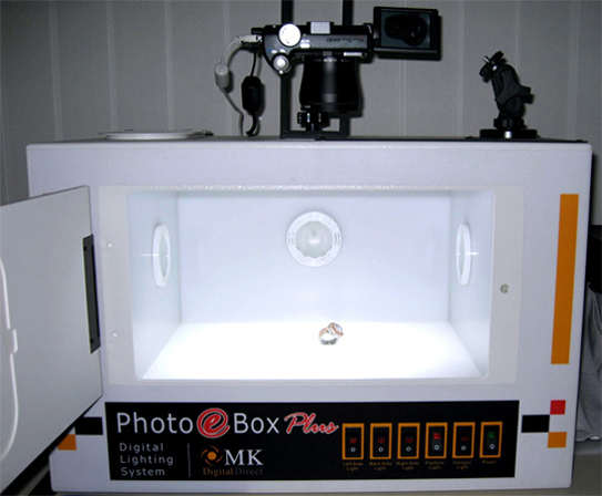 Photo eBox Plus Digital Photography Lighting Studio mounted with a 10 megapixel Canon PowerShot A640